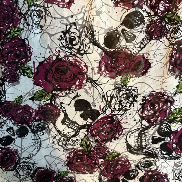 Hot Topic Skull and Roses HiLow Open Back Top - Picture 4 of 8